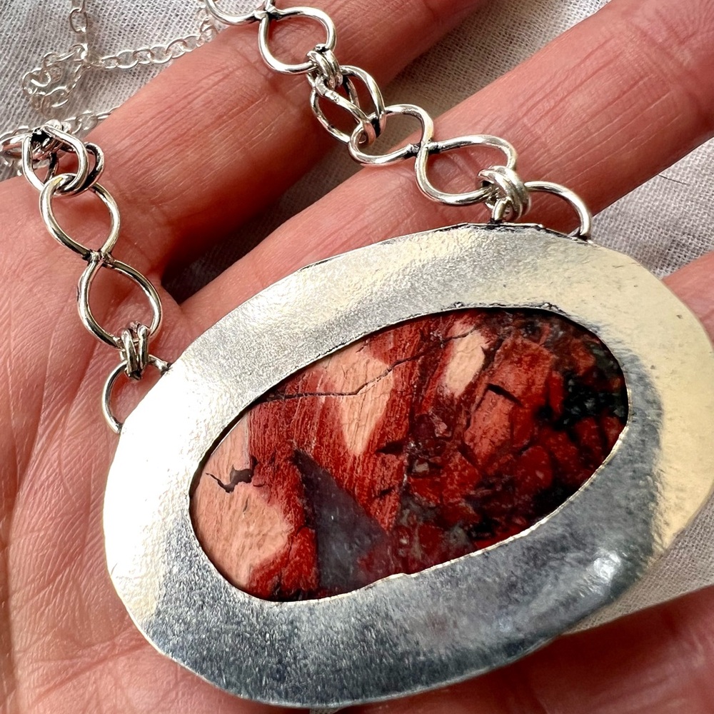 925 Beautiful Rich Red Jasper Pendant Necklace - Picture 7 of 9